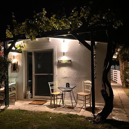 Under The Vine Garden House Apartamento Platánion Exterior foto