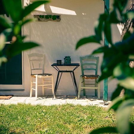 Under The Vine Garden House Apartamento Platánion Exterior foto